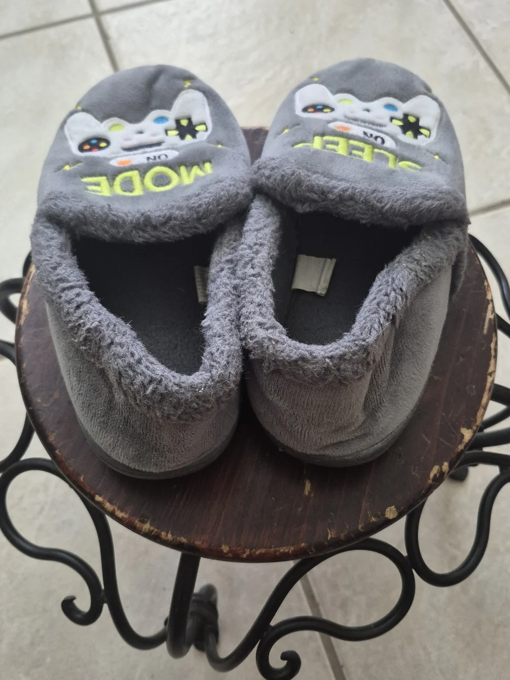 Wonder Nation Boy's size 2-3 Cozy gray Gaming Slippers